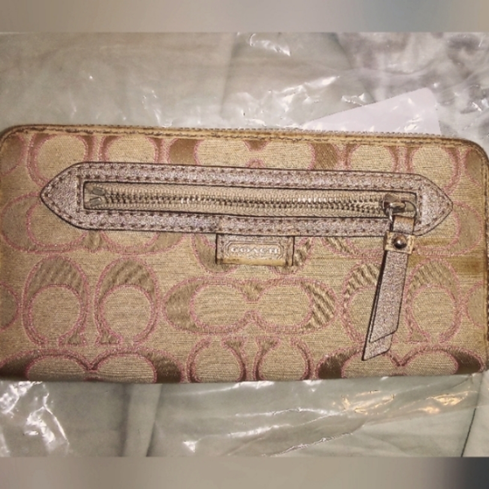 Coach pink and Beige Zippy